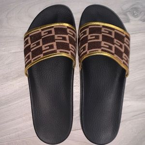 Gucci G print slides